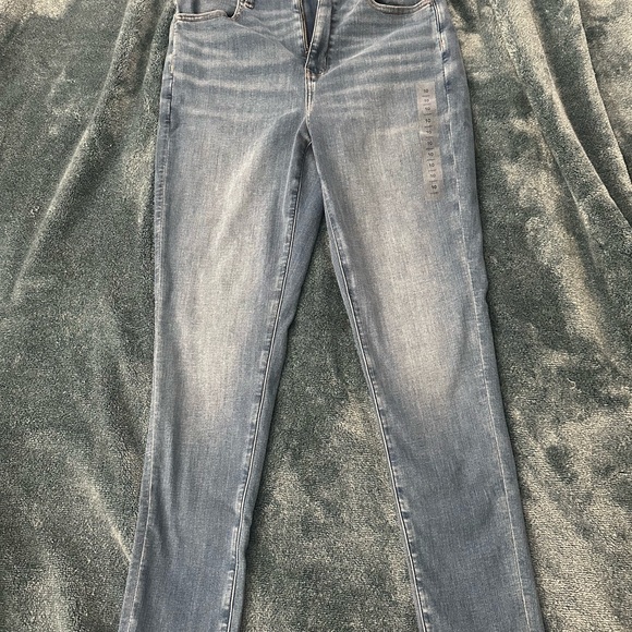 New with tags- American Eagle - Super High Rise Jegging- Size 10 Short- 30 W - Picture 5 of 7